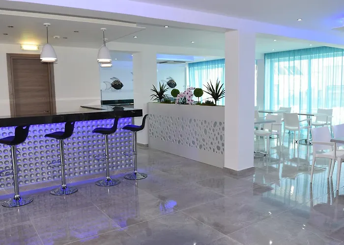 Sunny Blue Hotel 3*