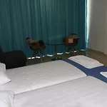Sunny Blue מלון איה נאפה