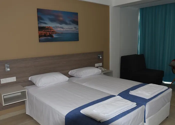 Sunny Blue Hotell 3*